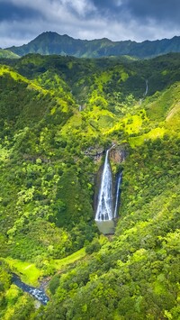 Jurassic Falls w Na Pali Coast State Wilderness Park