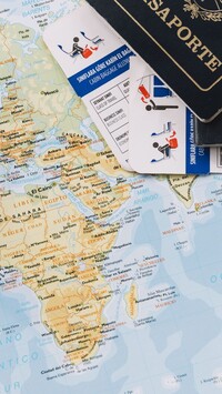 Paszport i bilety na mapie