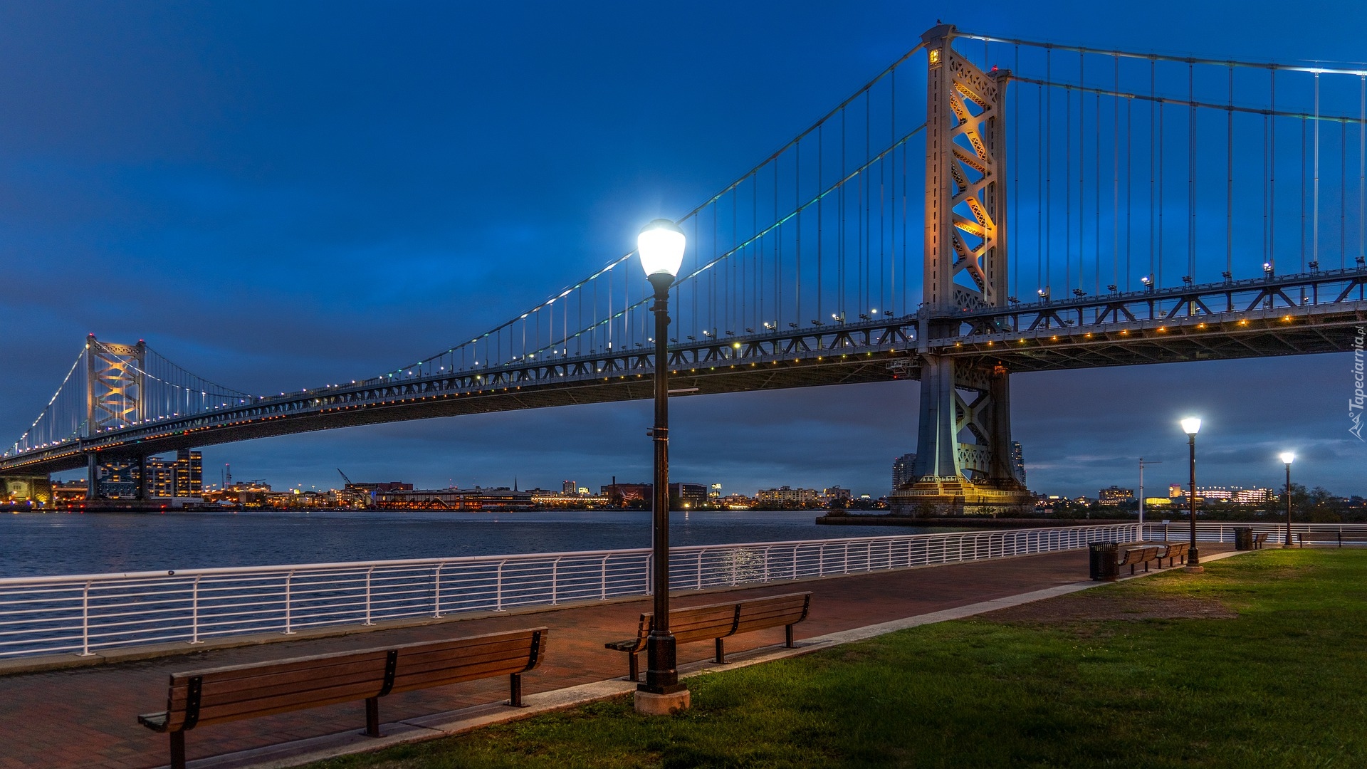 Most, Benjamin Franklin Bridge, Rzeka, Delaware River, Ławeczki, Filadelfia, Pensylwania, Stany Zjednoczone