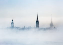 Sztokholm, Wyspa Riddarholmen, Kościół, Wieże, Chmury, Mgła