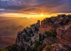 Stany Zjednoczone, Arizona, Park Narodowy Wielkiego Kanionu, Wielki Kanion Kolorado, Grand Canyon, Wschód słońca, Skały