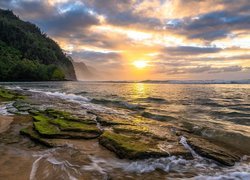 Zachód słońca nad wyspą Kauai na Hawajach
